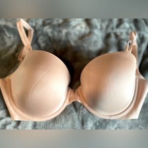 Victoria’s Secret Smooth Lightly Lined Demi Bra 34DDD